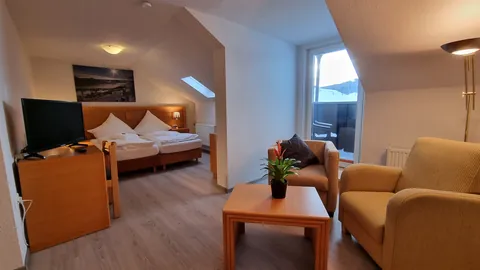 Appartement im Hotel: zweites Schlafzimmer mit Sesseln