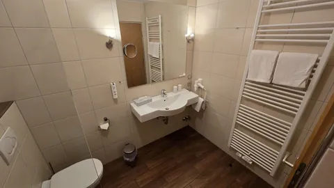 Bad im Komfort-Doppelzimmer mit Terrasse